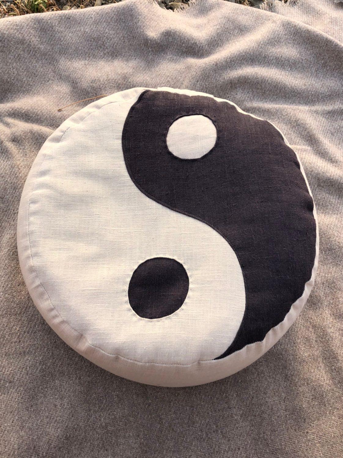 PRIVATE OM YIN YANG PILLOW ODEANDIEFREUDE